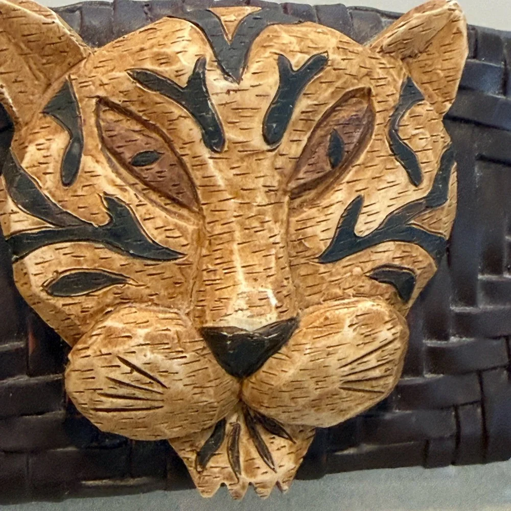 Vintage‎ Brown Woven Picture Frame 6x4” photo with Gold Tiger Accent